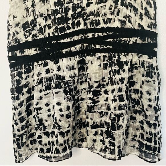BCBGMAXAZRIA Sleeveless V-Neck Blouse Black Gray Abstract Print Silk Size XS - Picture 5 of 9
